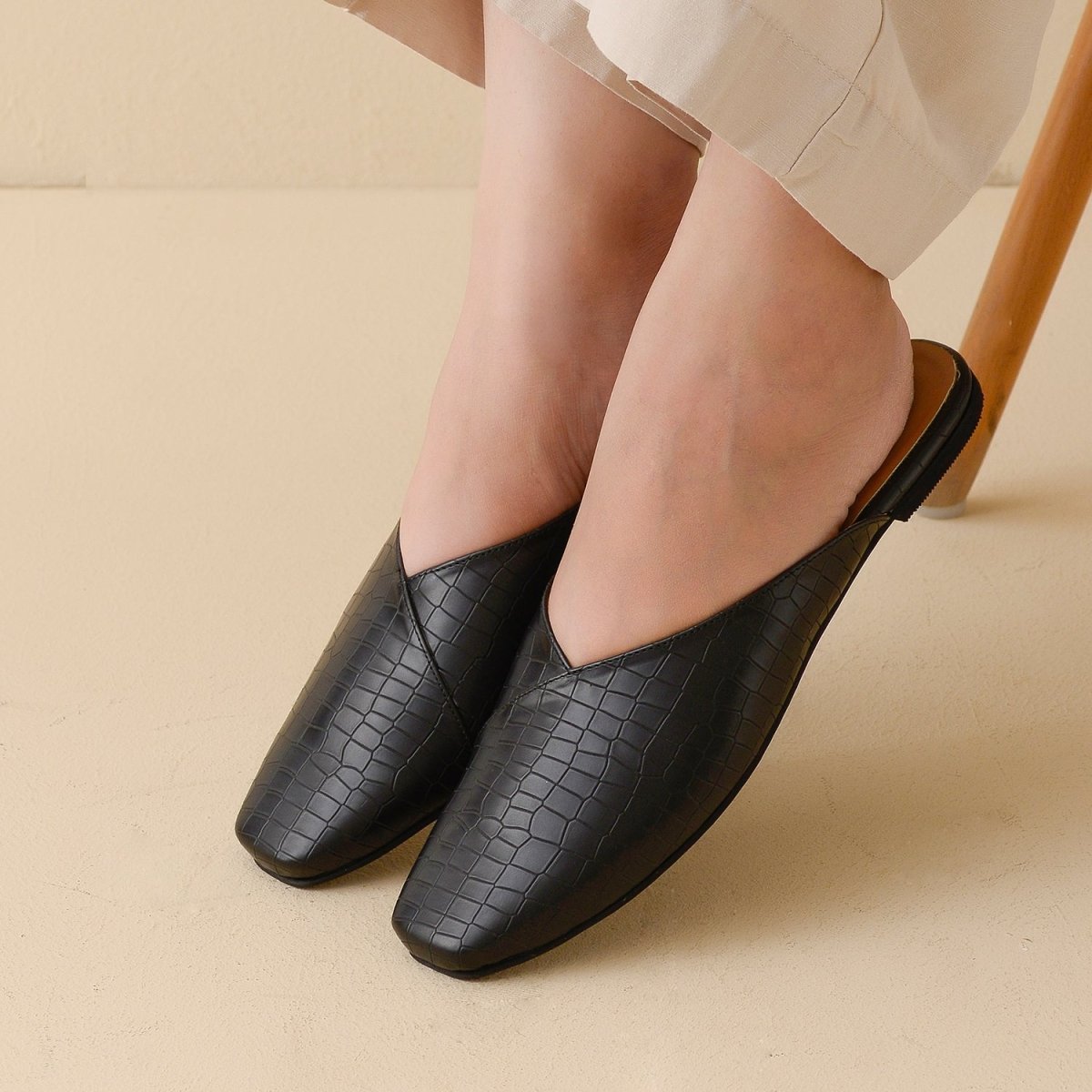 Black Croc-textured mules – Dip Your Toes