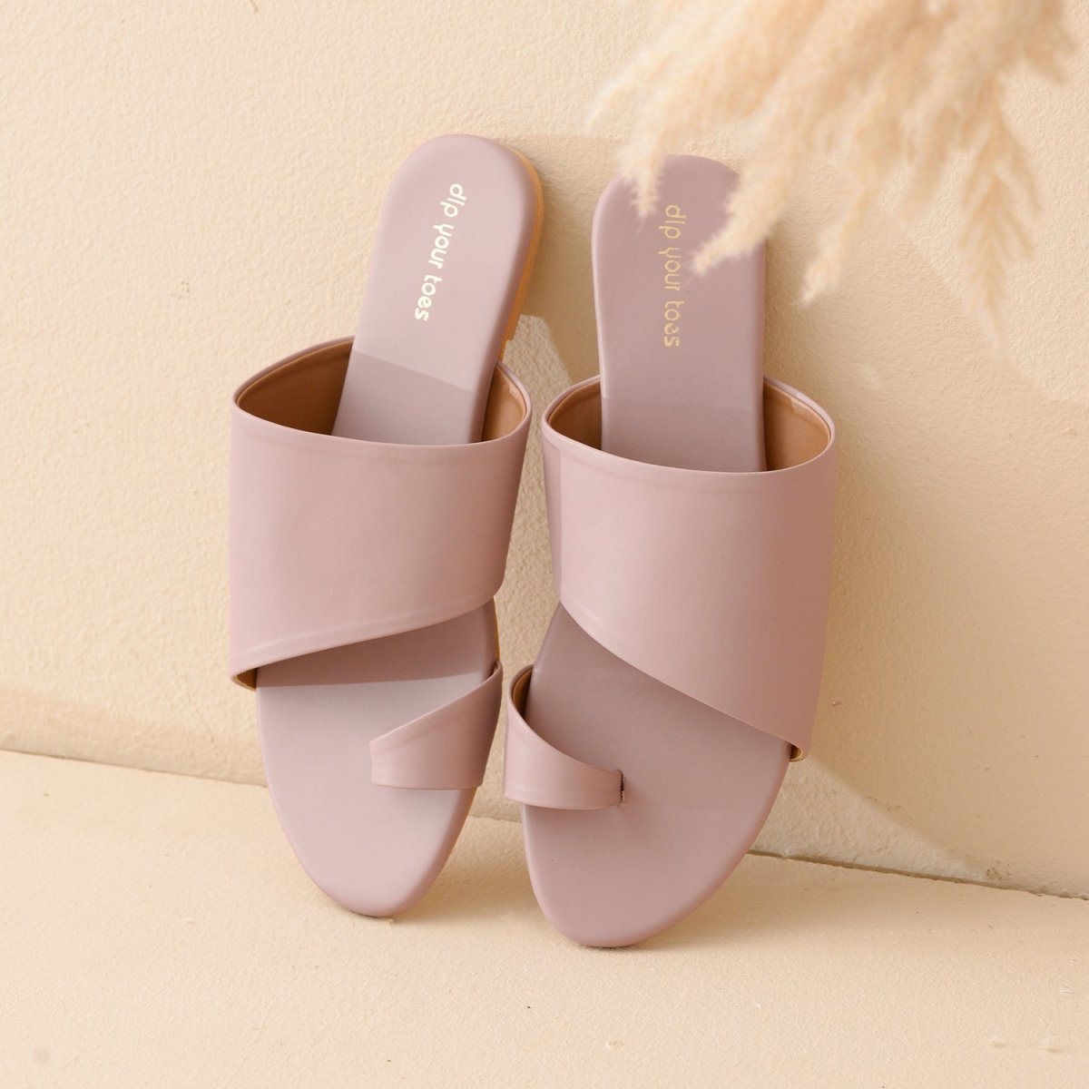 Lavender toe ring flats