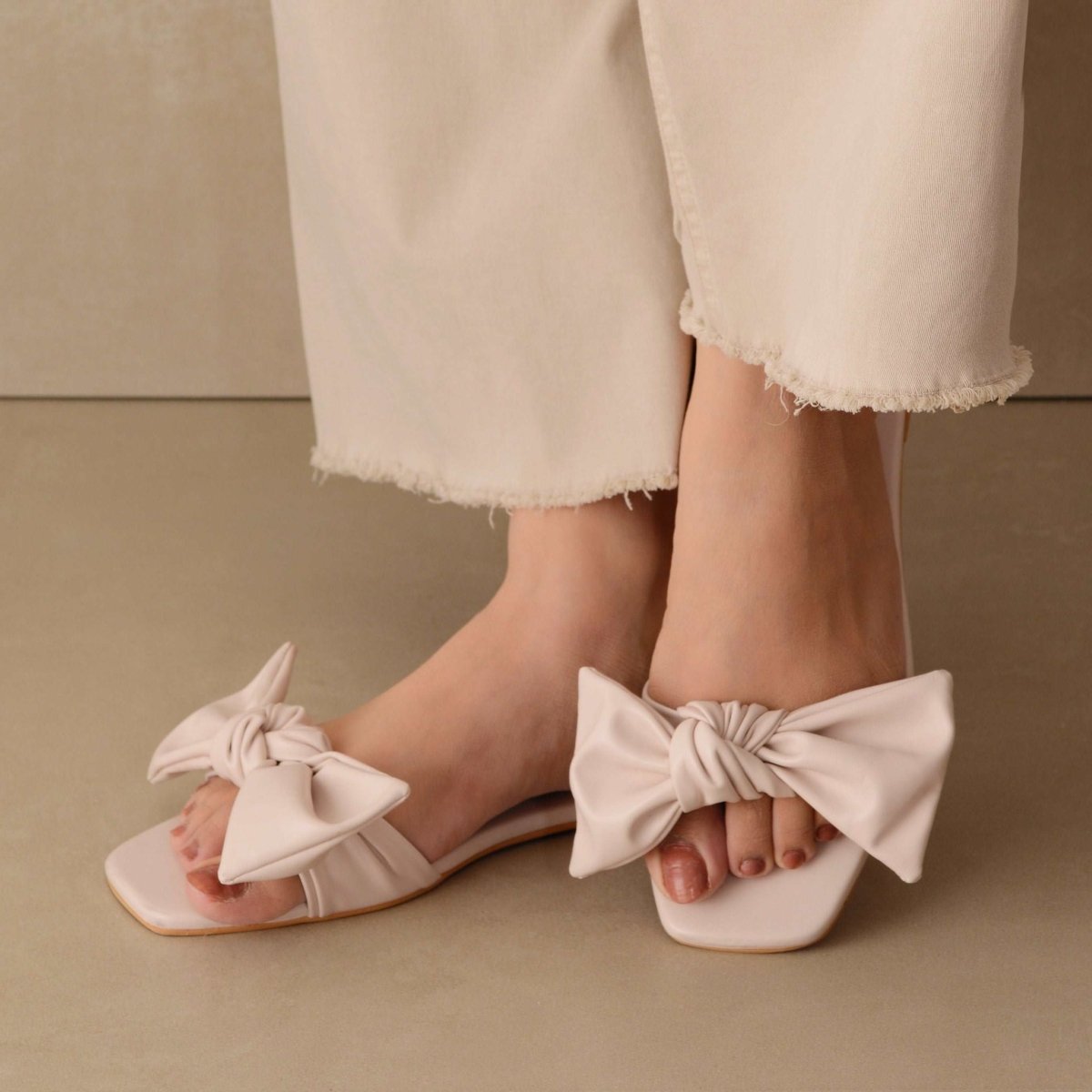 White bow sliders