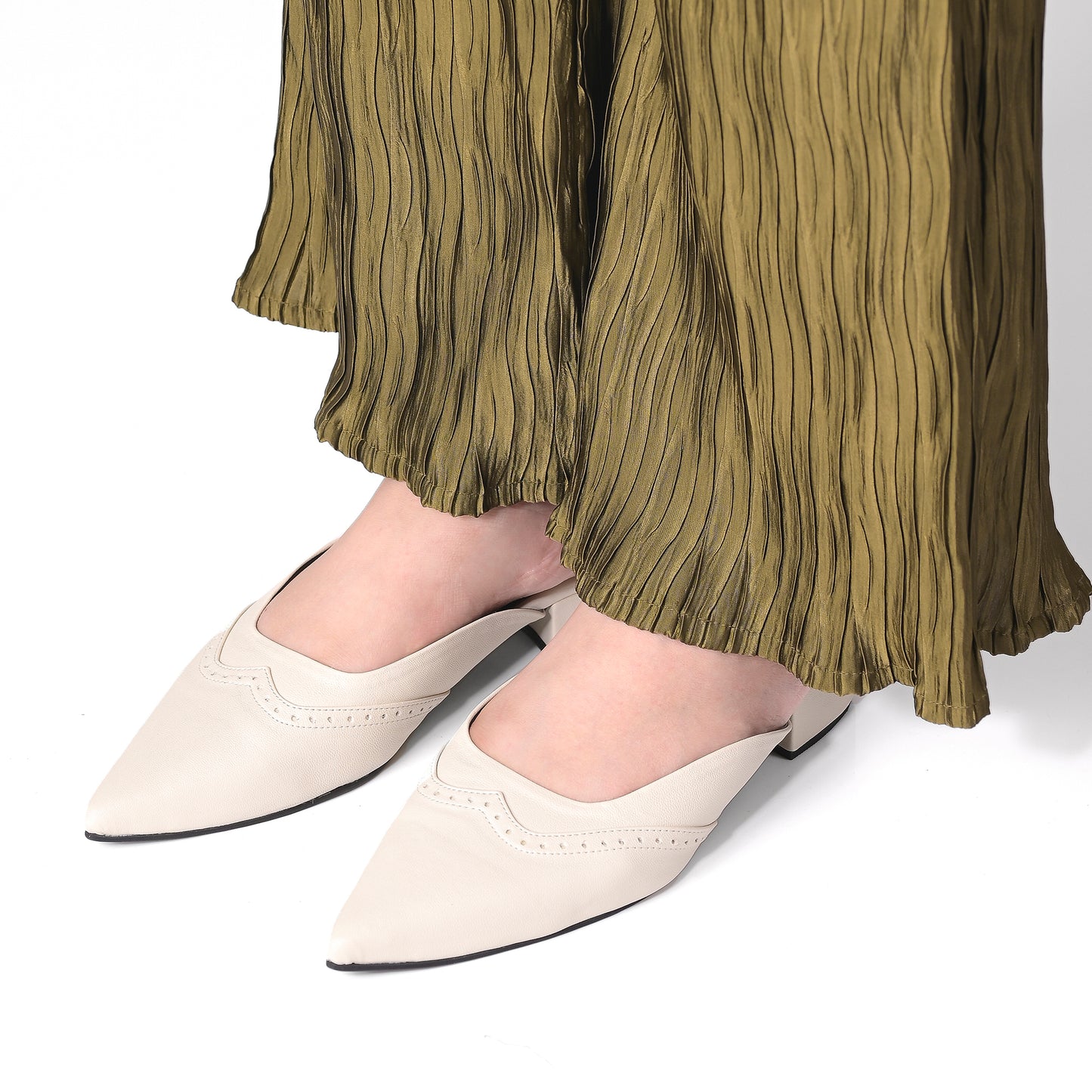 Chalk Pointed-Toe block heels