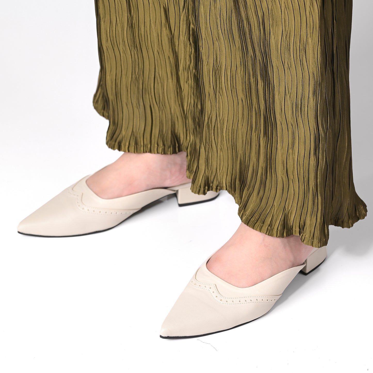 Chalk Pointed-Toe block heels