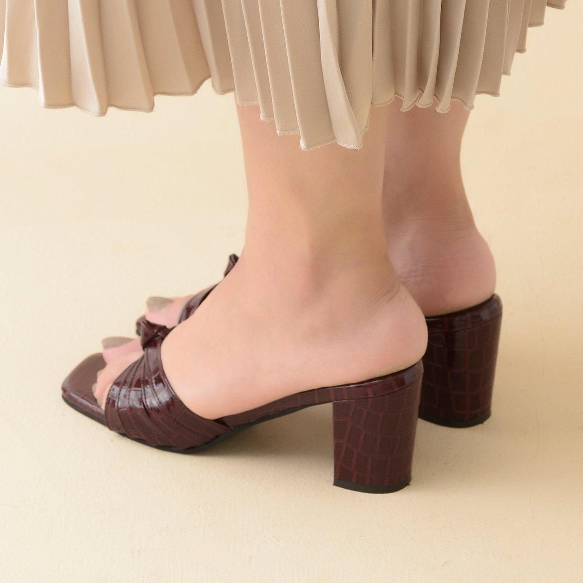 Mulberry knotted textured Heels