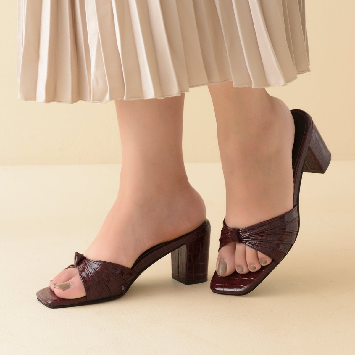 Mulberry knotted textured Heels