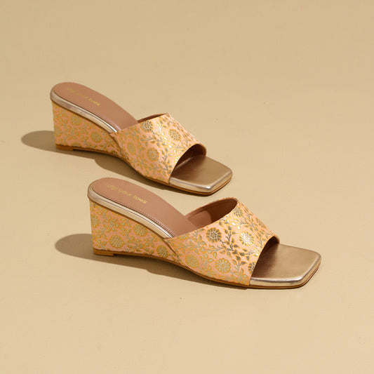 Peach Banarasi Gold Wedges