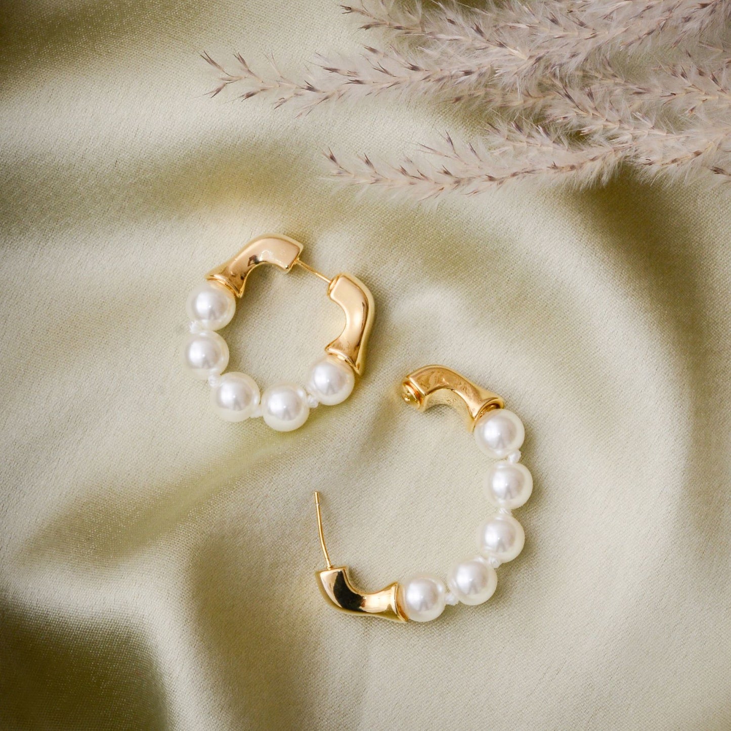 Seena Pearl Earrings
